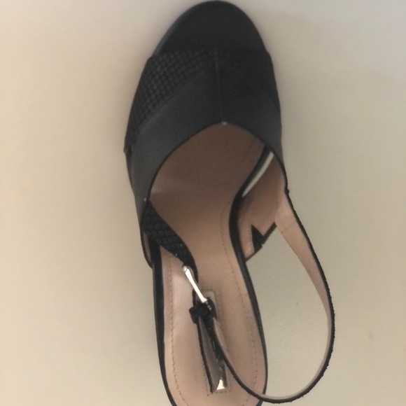 Tahari Kingston Block Slingback Heels. Size 8 - Picture 5 of 10